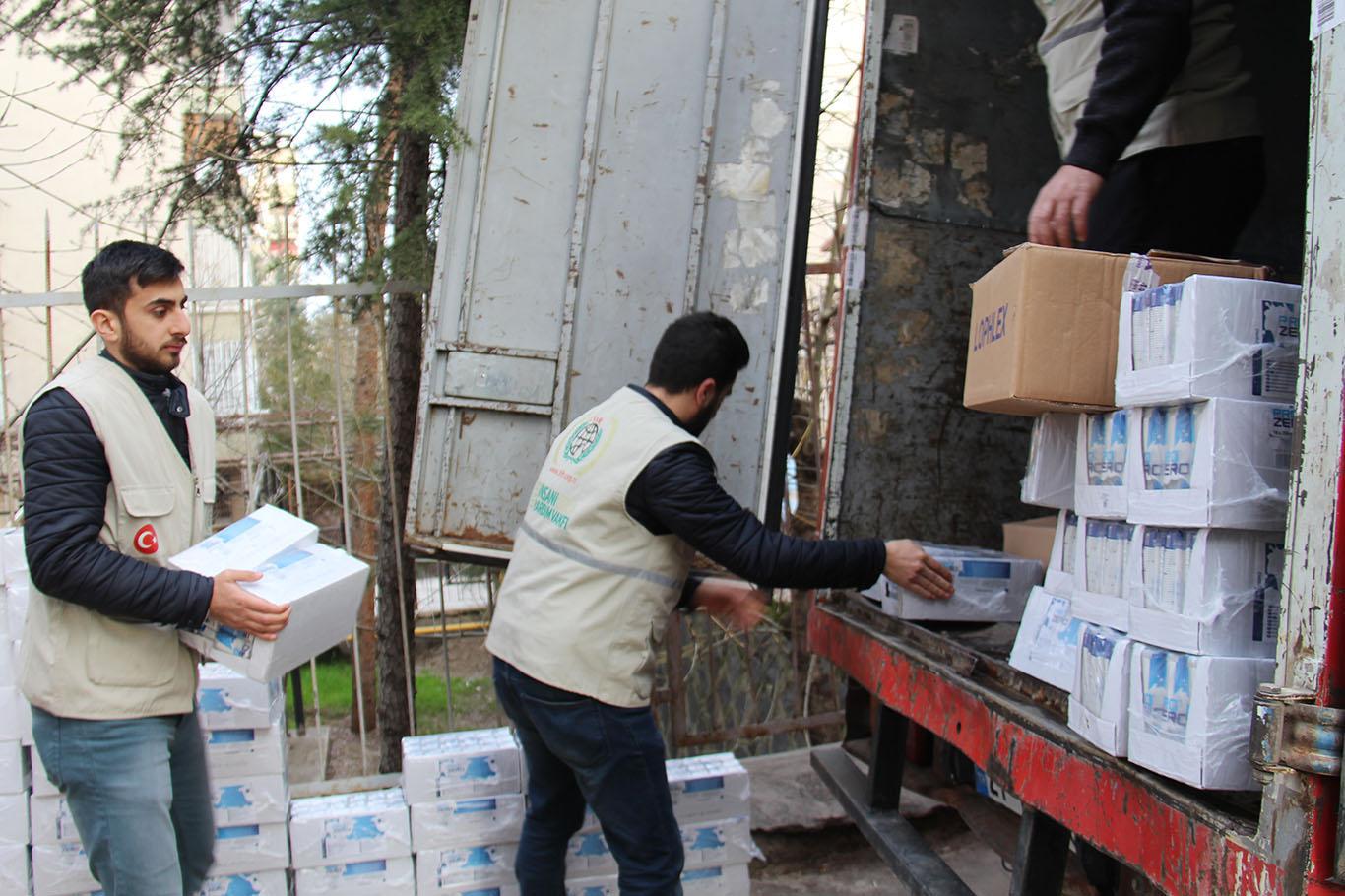 Suriye'ye 190 kolilik ilaç yardımı